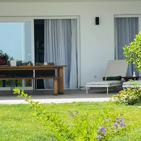 Stylish 2 Bedroom In Alcazaba Lagoon
